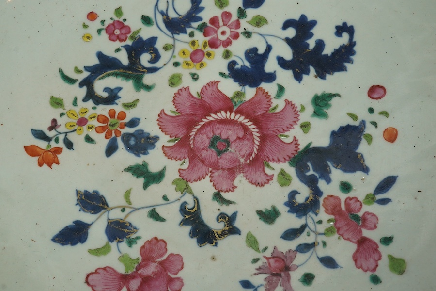 Please note some restoration - A large Chinese famille rose punch bowl, Qianlong period